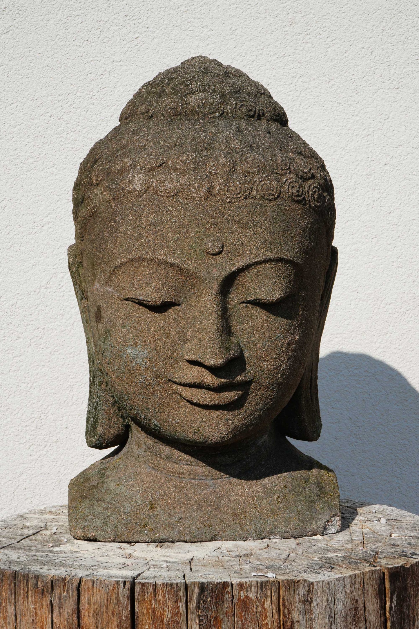 BUDDHA in lava stone H45cm B32
