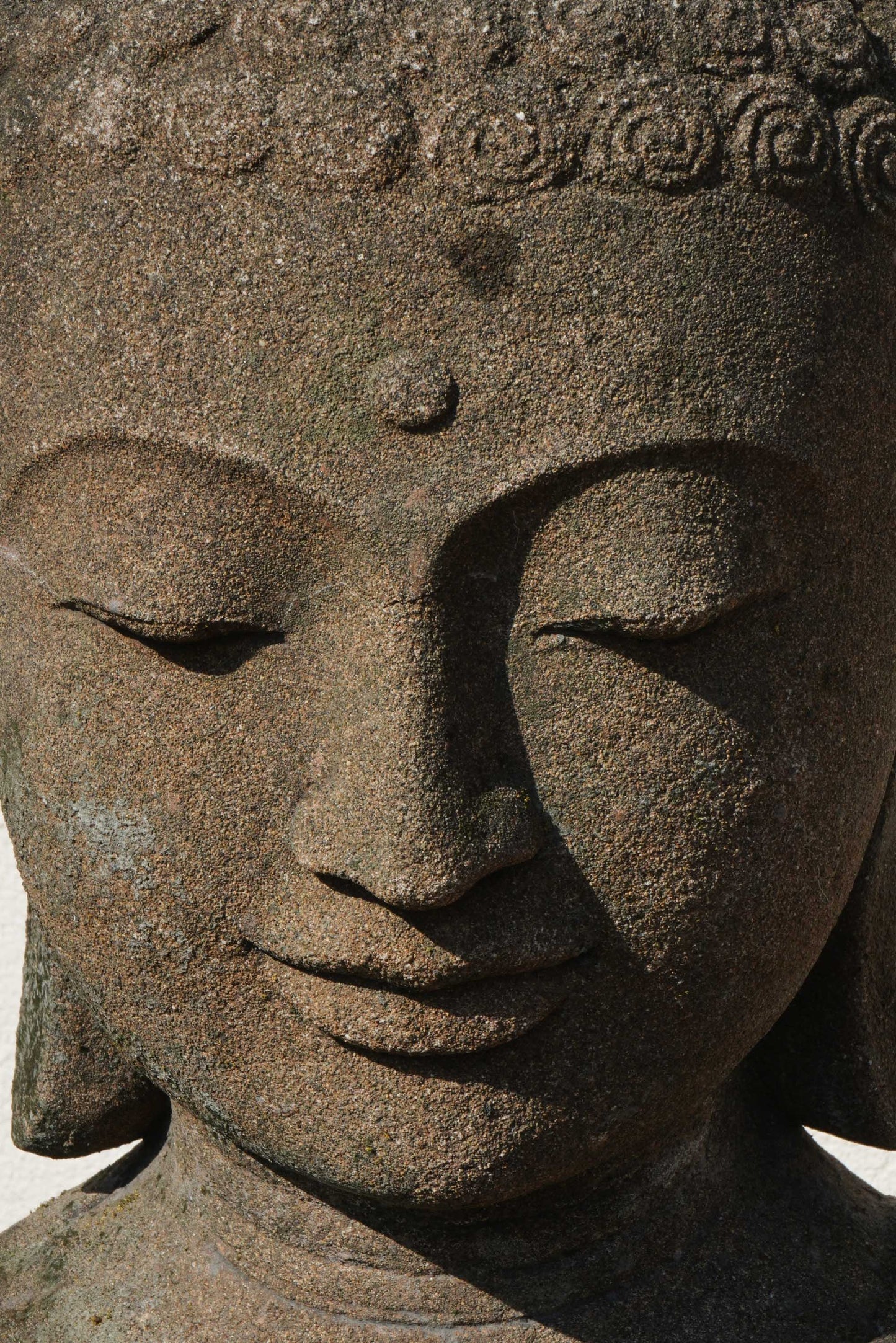 BUDDHA in lava stone H45cm B32