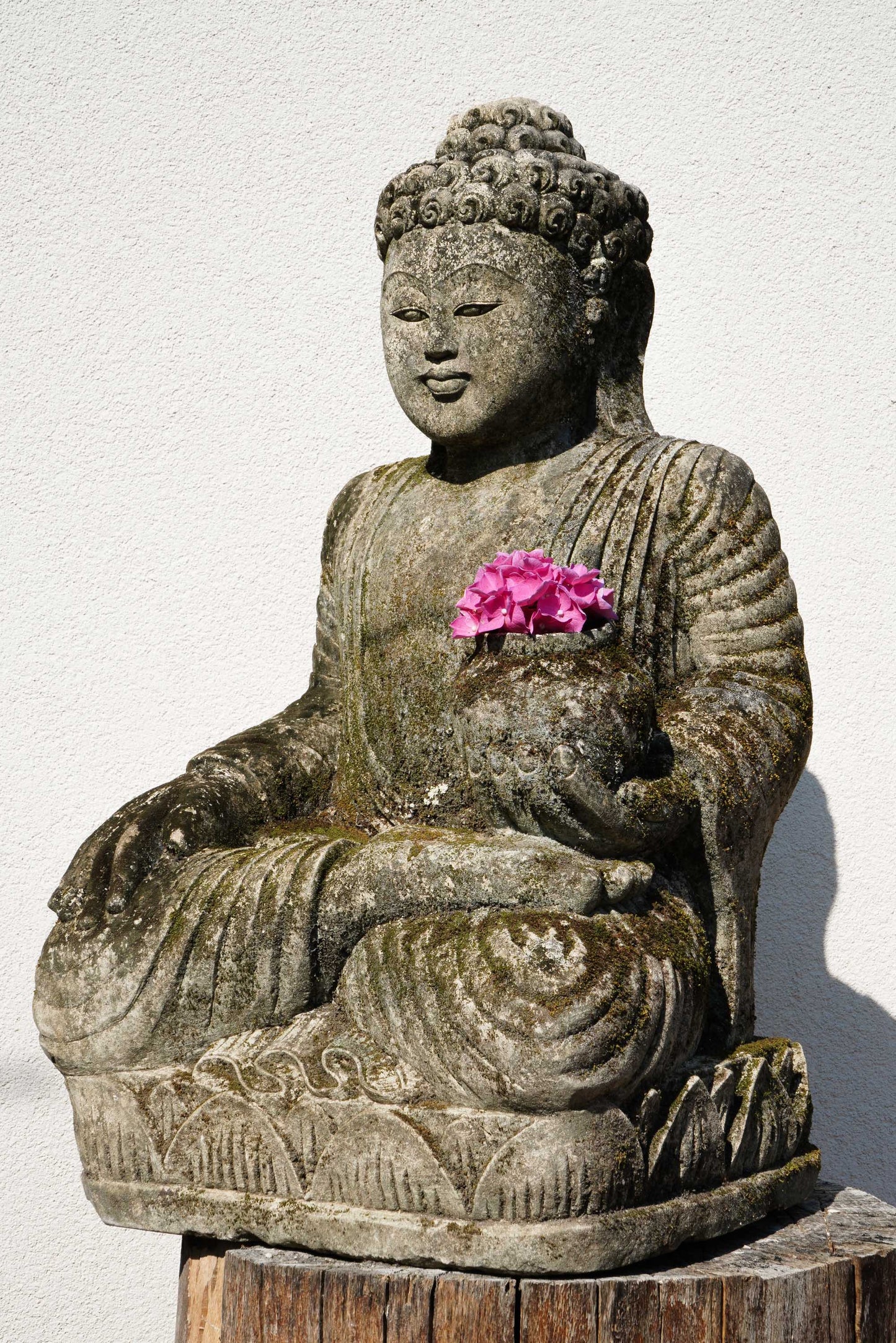 Statua Buddha in Pietra Naturale con giara H 65 cm Rif. D032