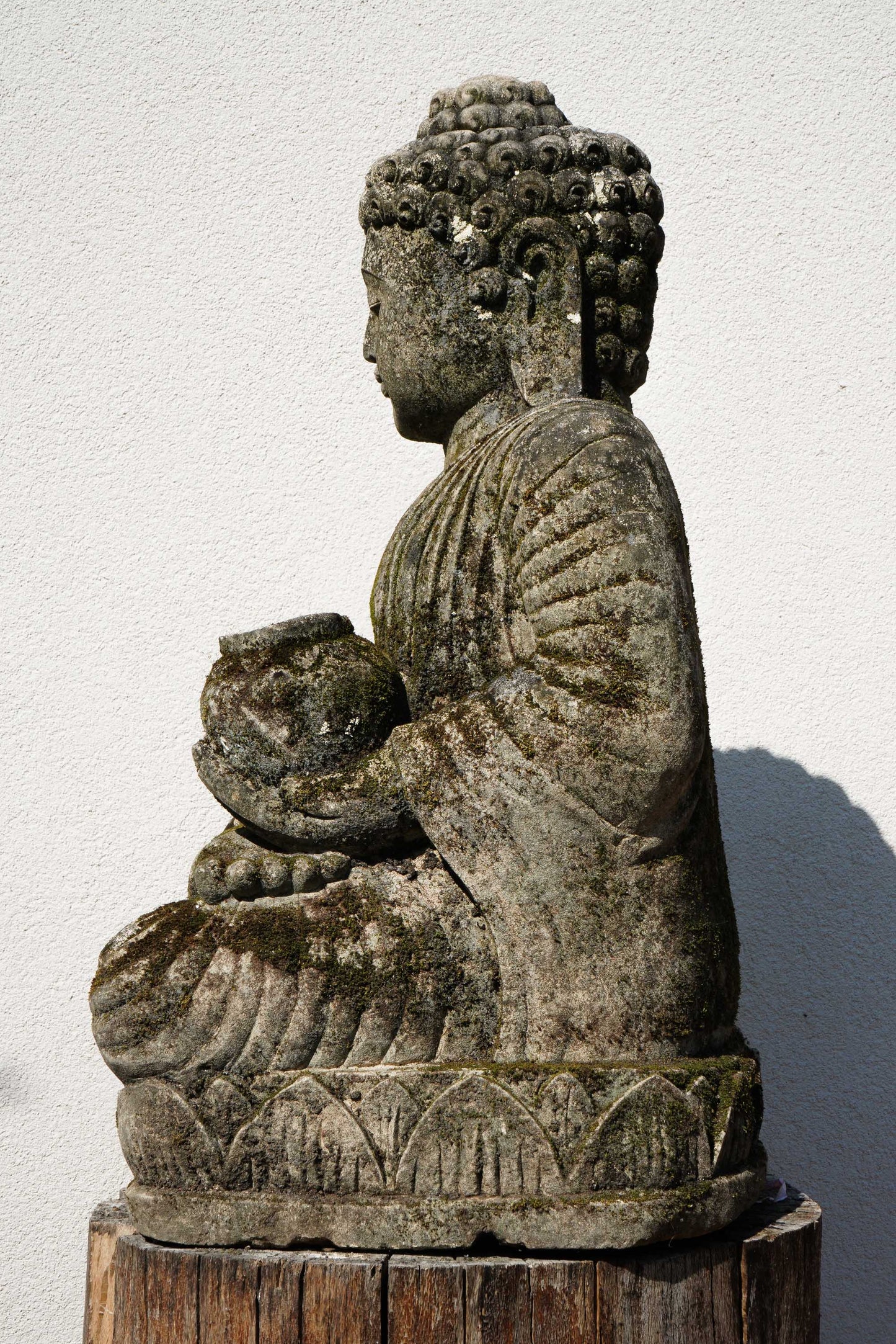 Statua Buddha in Pietra Naturale con giara H 65 cm Rif. D032