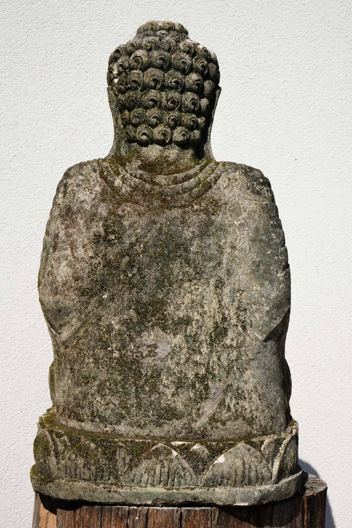 Statua Buddha in Pietra Naturale con giara H 65 cm Rif. D032