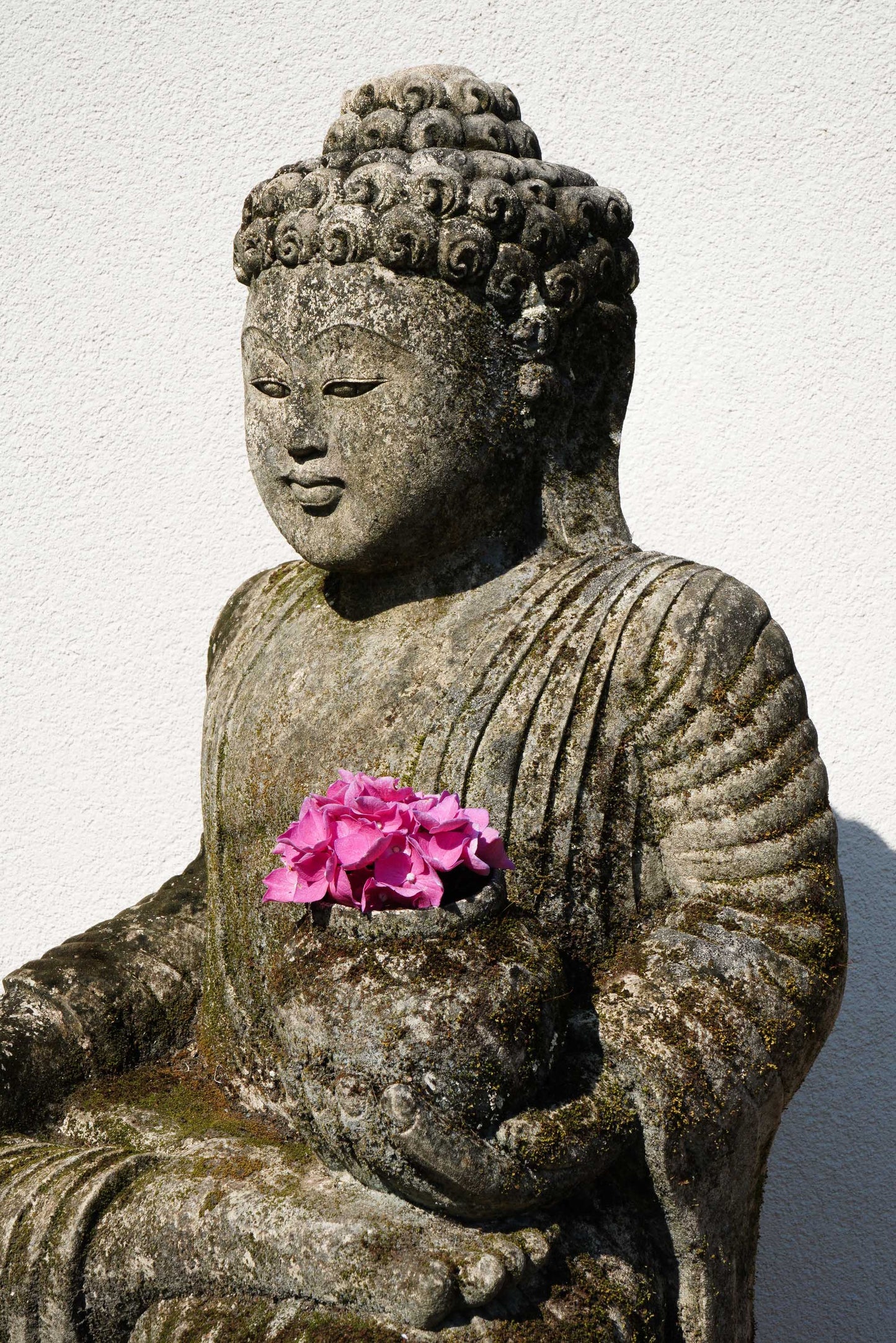 Statua Buddha in Pietra Naturale con giara H 65 cm Rif. D032