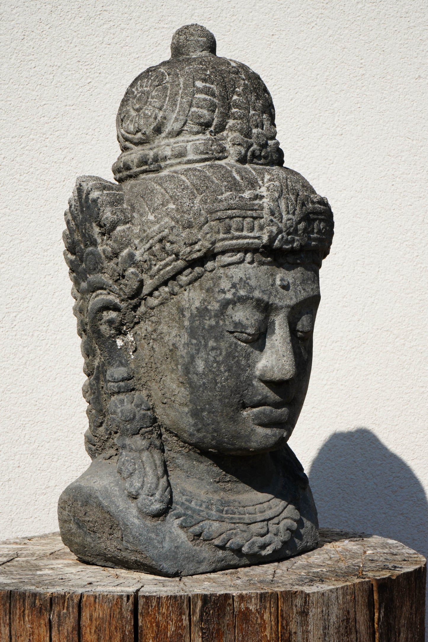 DEWI SRI in white sandstone H45cm B21