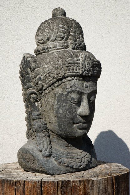 DEWI SRI in white sandstone H45cm B21