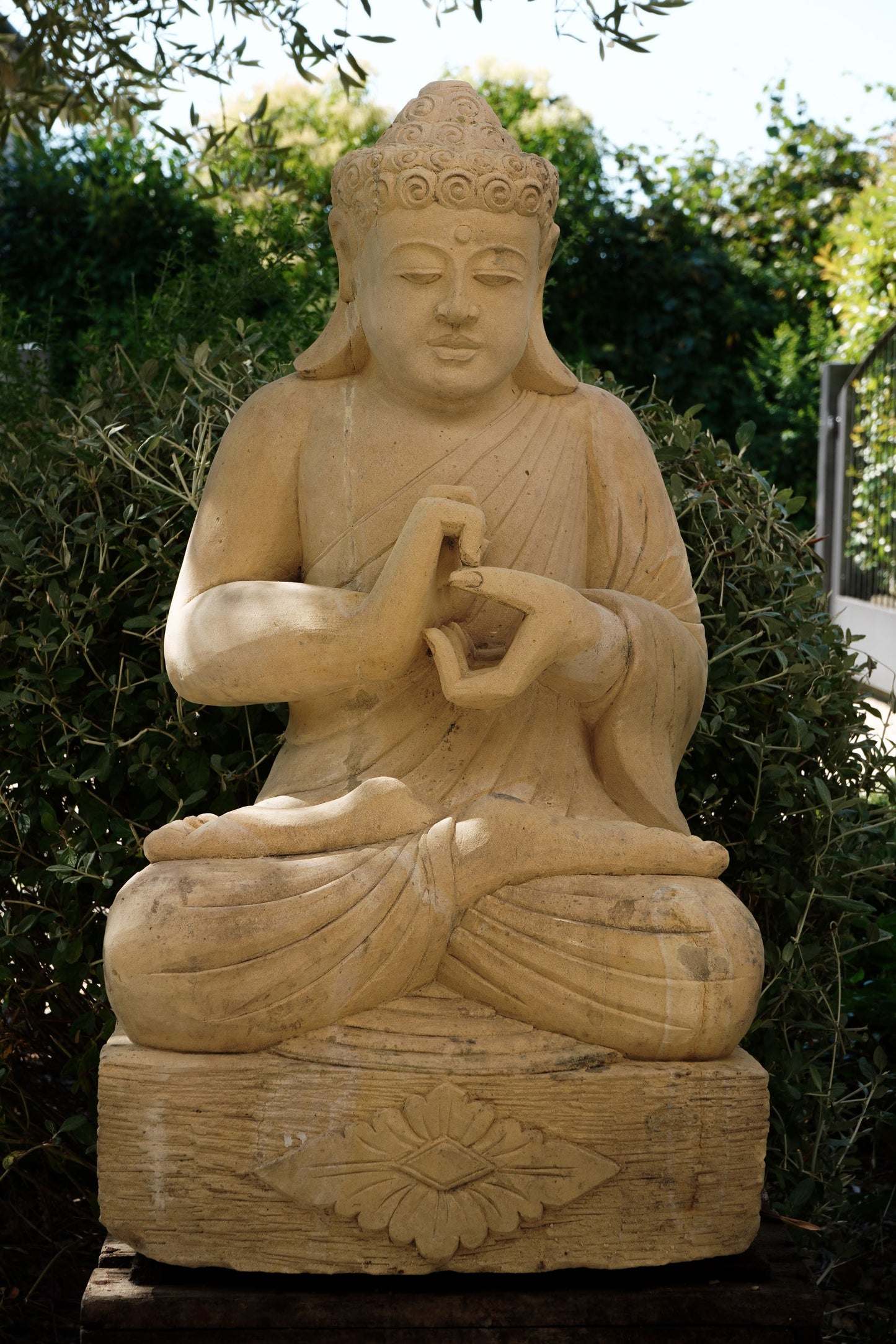 Statua Buddha Antico in Pietra Arenaria 67 cm – Scultura Balinese Originale Rif. D035