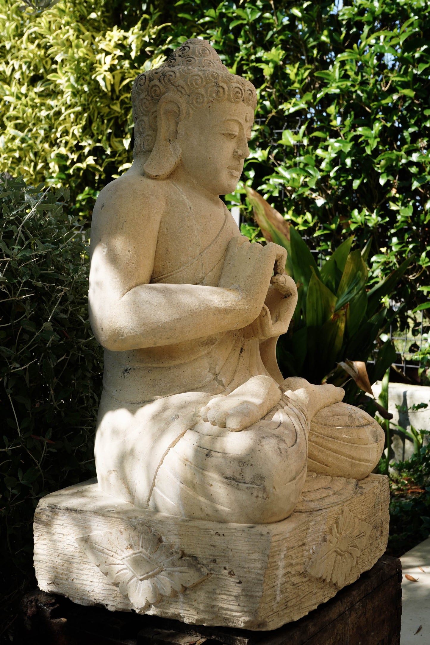 Statua Buddha Antico in Pietra Arenaria 67 cm – Scultura Balinese Originale Rif. D035