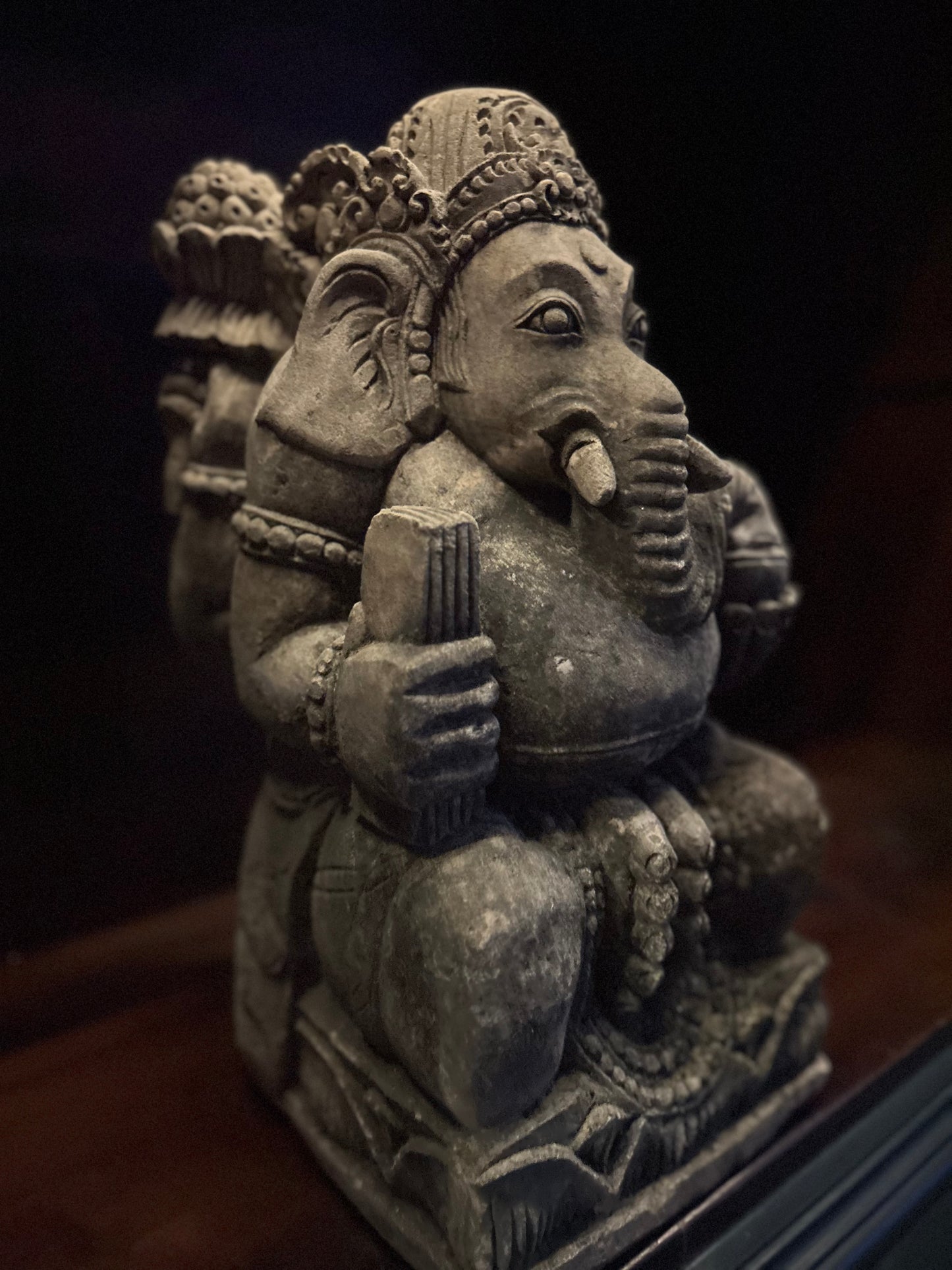 statua di GANESHA in pietra antico induismo balinese H 45 cm rif. C070