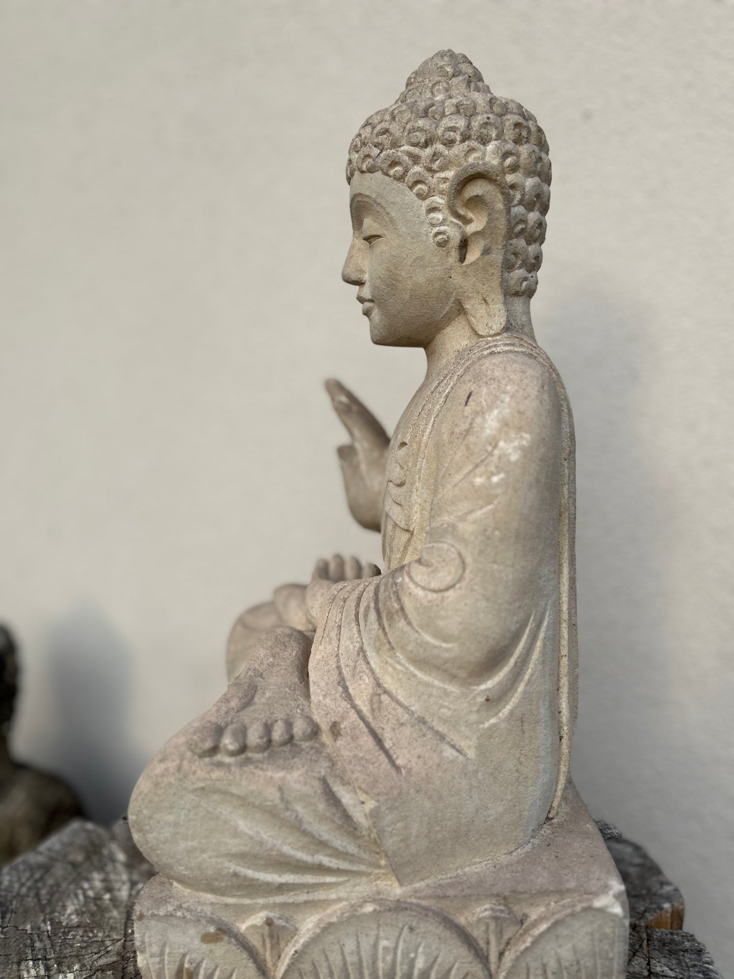 Statua Buddha Antico in Pietra Arenaria 47 cm – Scultura Balinese Originale Rif. C059