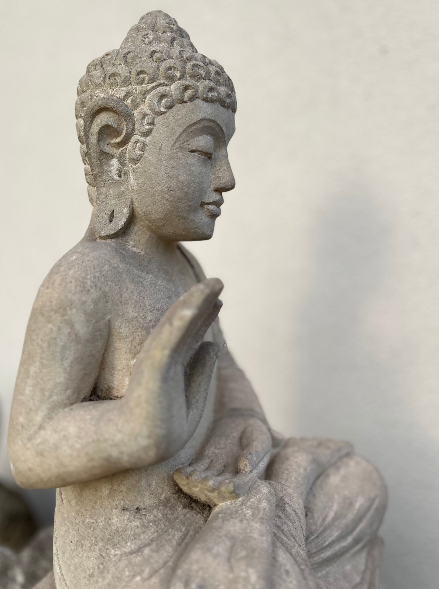 Statua Buddha Antico in Pietra Arenaria 47 cm – Scultura Balinese Originale Rif. C059