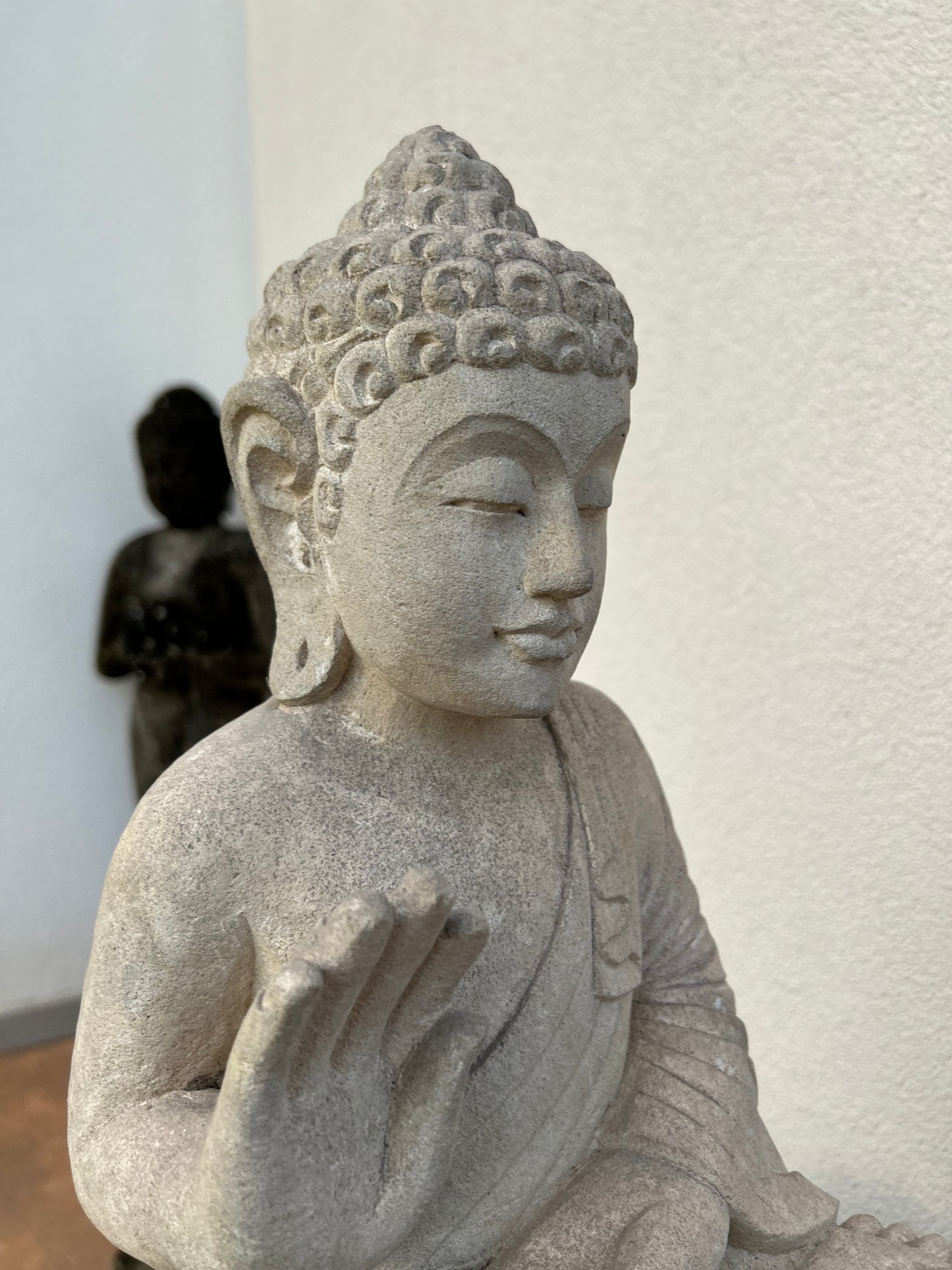 Statua Buddha Antico in Pietra Arenaria 47 cm – Scultura Balinese Originale Rif. C059