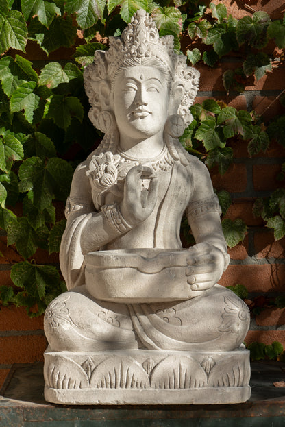 DEWI TARA in white sandstone H65cm Ref.B37