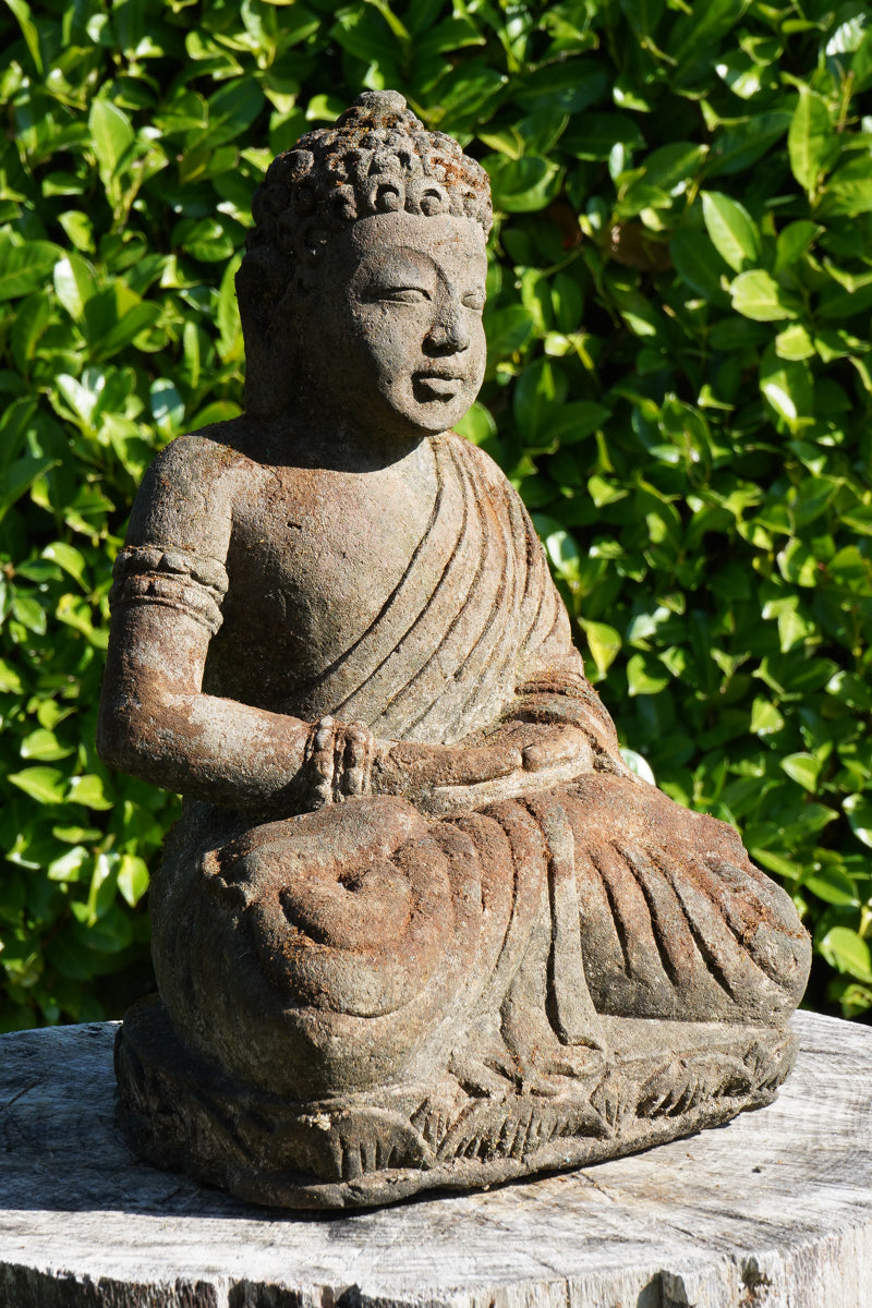 Statua Buddha Seduto in Pietra 35 cm | Scultura Balinese Antica per Spazi Zen rif.B02