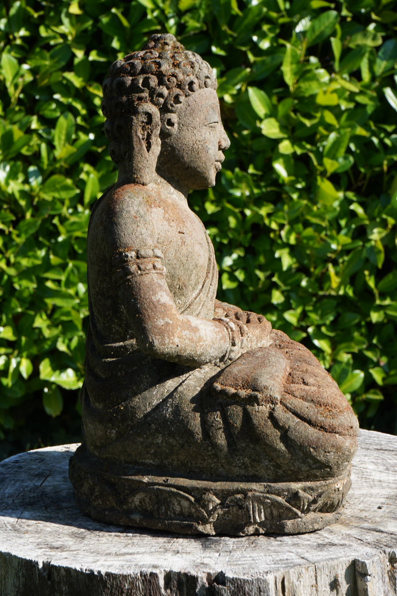 Statua Buddha Seduto in Pietra 35 cm | Scultura Balinese Antica per Spazi Zen rif.B02