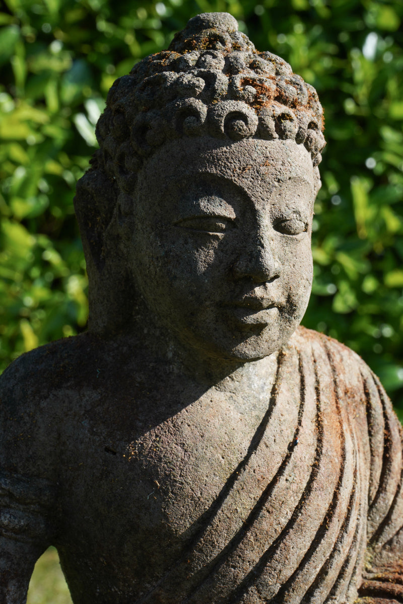 Statua Buddha Seduto in Pietra 35 cm | Scultura Balinese Antica per Spazi Zen rif.B02