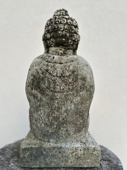 Statua Buddha antica in Pietra con fiore di loto H 45 cm Rif. C033