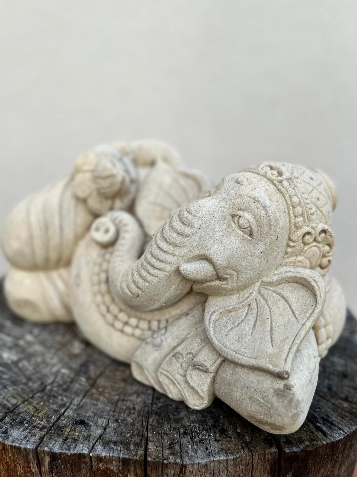 statuetta di GANESH disteso in pietra induismo balinese H 30 cm rif. C022