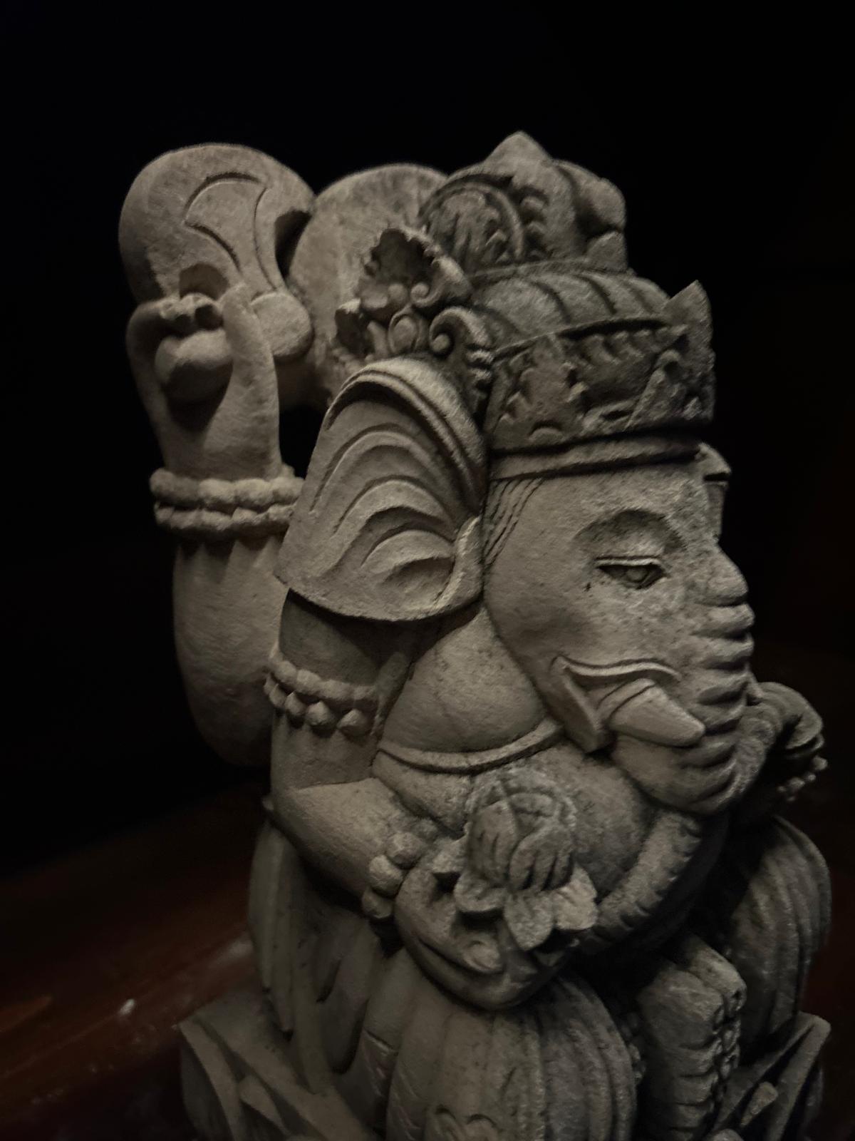 statuetta di GANESH in pietra induismo balinese H30cm rif. D012