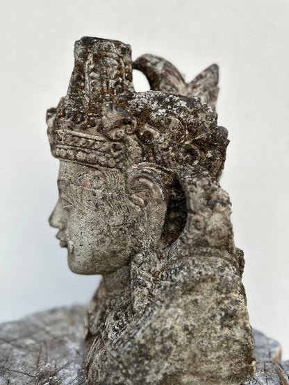 Testa antica di Arjuna in pietra naturale – Scultura artigianale balinese H 30 cm C050
