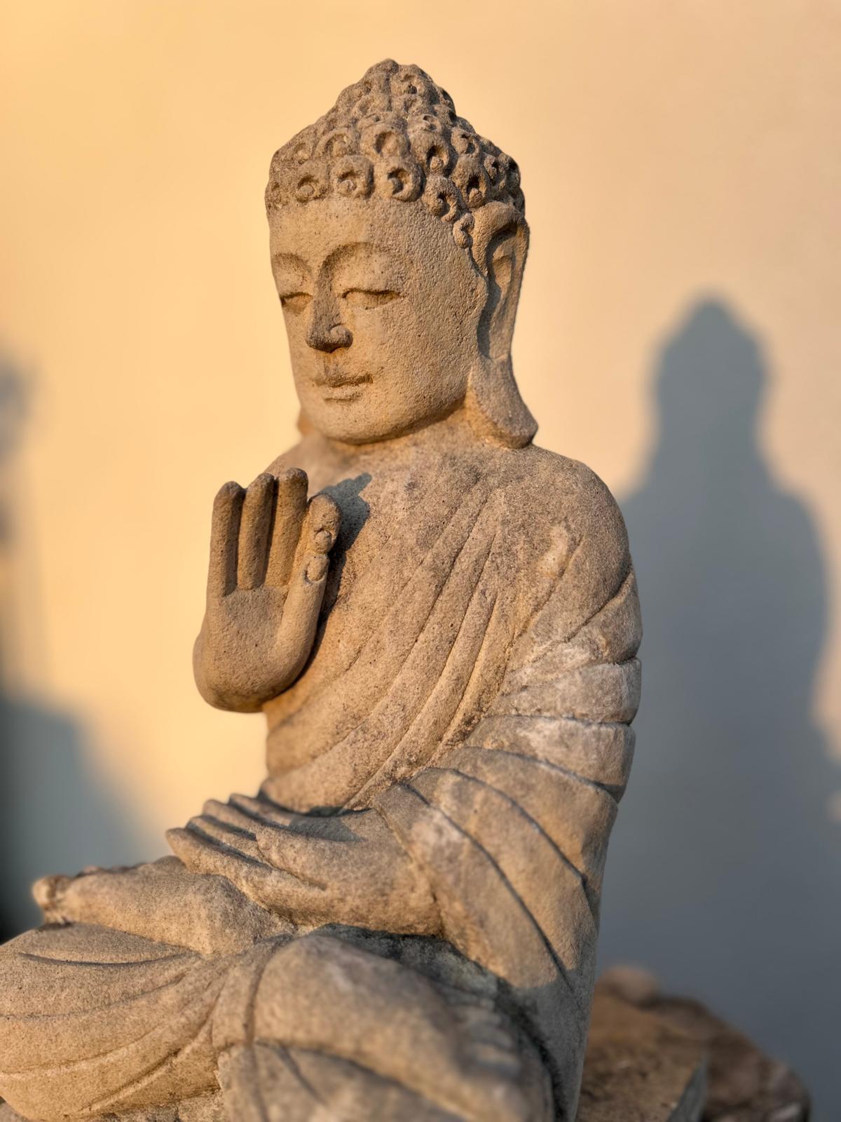 Statua Buddha Antico in Pietra Arenaria 30 cm – Scultura Balinese Originale Rif. D026