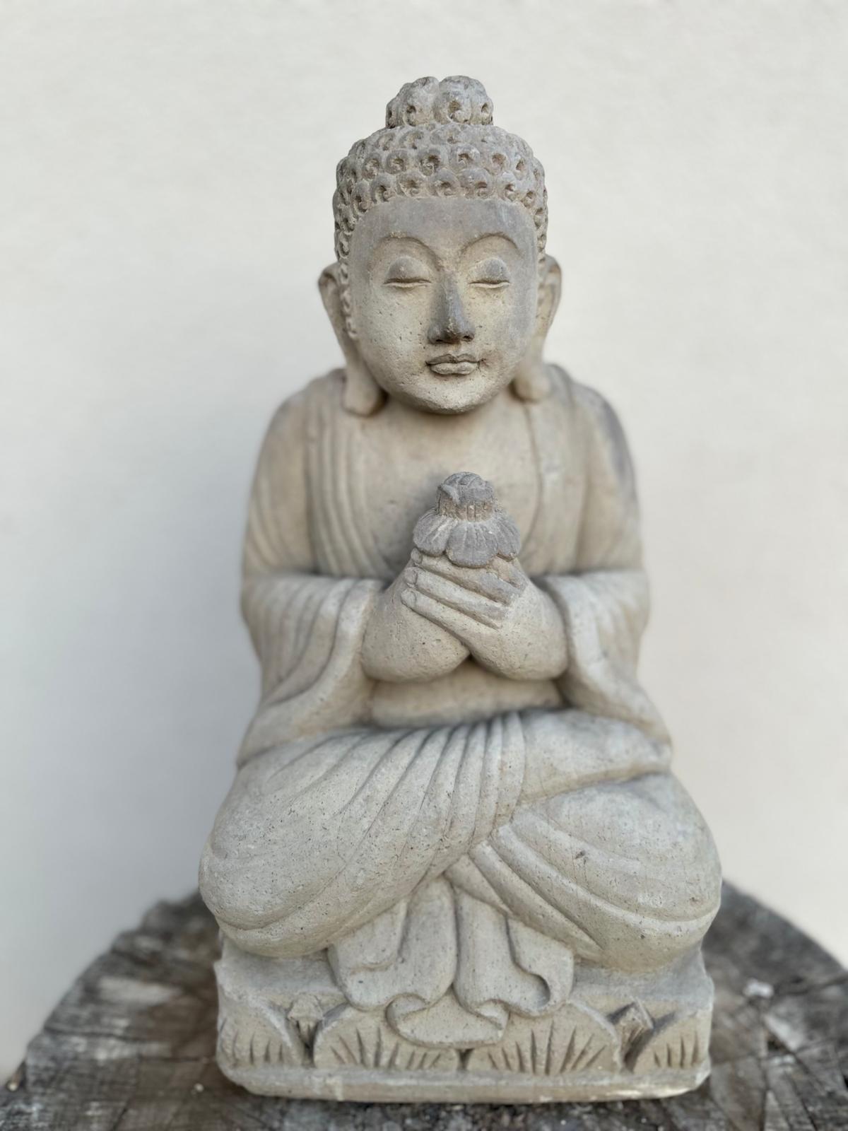 Statua Buddha in Pietra con fiore di loto H 35 cm Rif. C013