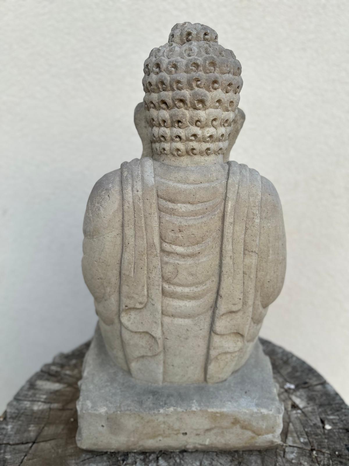 Statua Buddha in Pietra con fiore di loto H 35 cm Rif. C013
