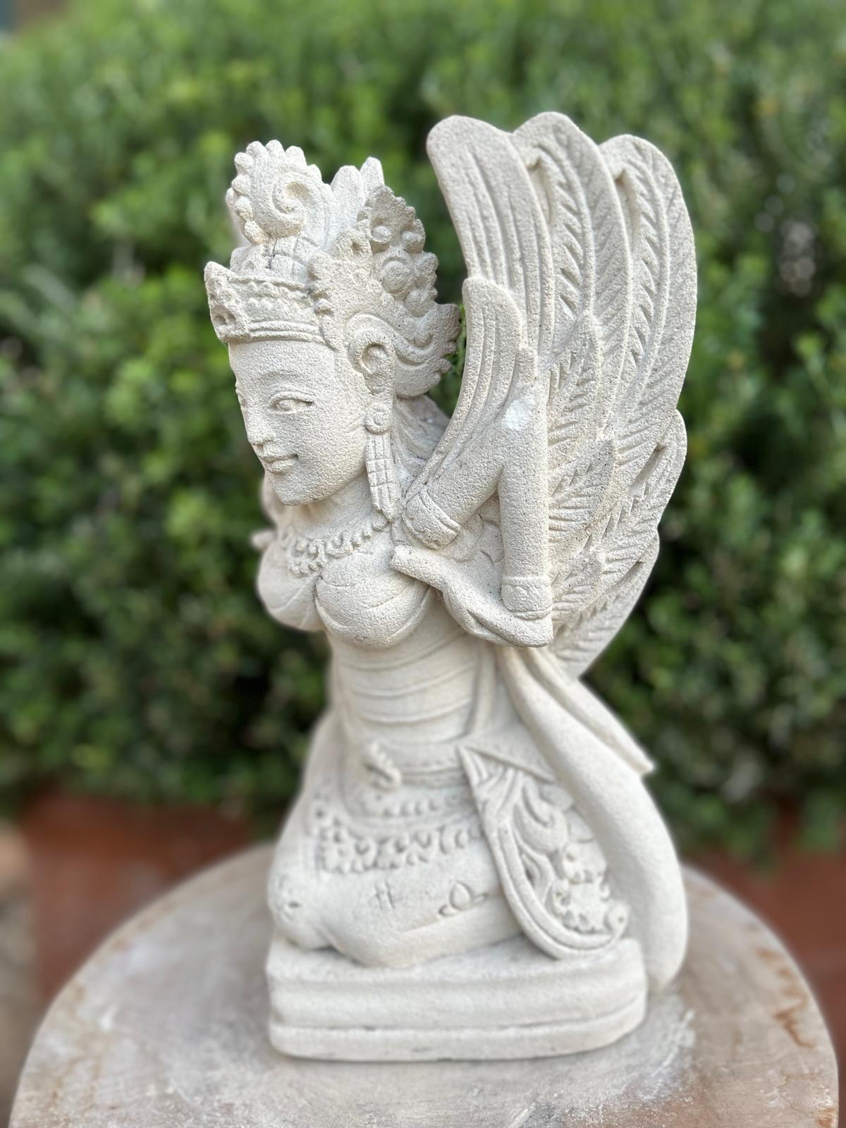 Statua Bidarari Alata | Scultura in Pietra Arenaria tradizione induista balinese H30cm Rif. C045