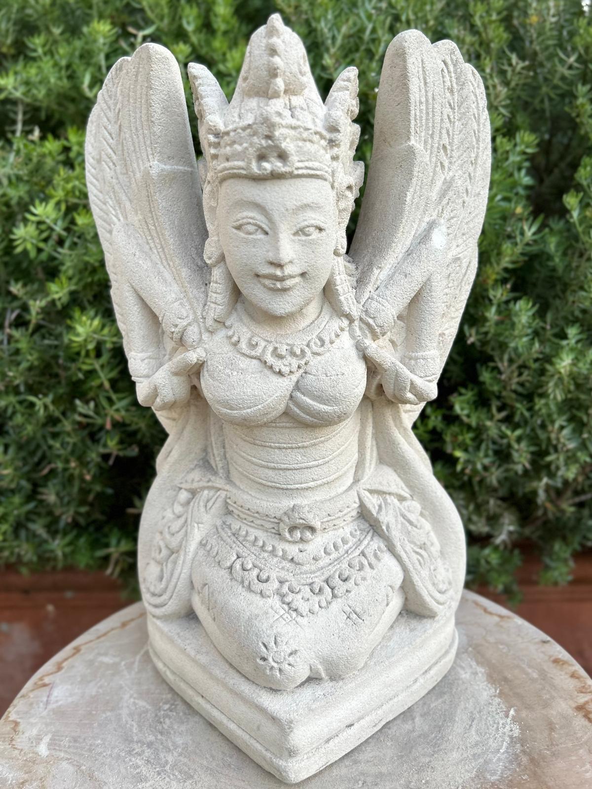 Statua Bidarari Alata | Scultura in Pietra Arenaria tradizione induista balinese H30cm Rif. C045