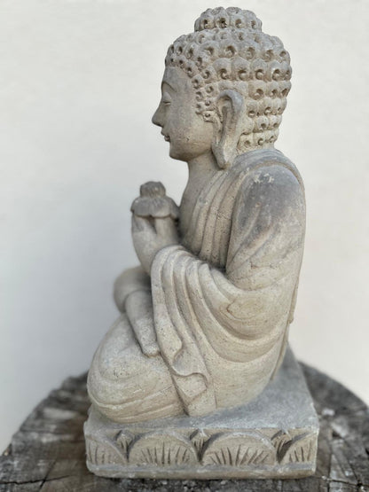 Statua Buddha in Pietra con fiore di loto H 35 cm Rif. C013