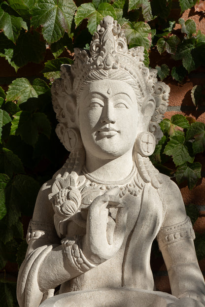DEWI TARA in white sandstone H65cm Ref.B37