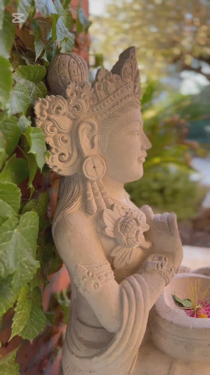 DEWI TARA in white sandstone H65cm Ref.B37