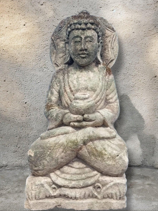 buddha in preghiera