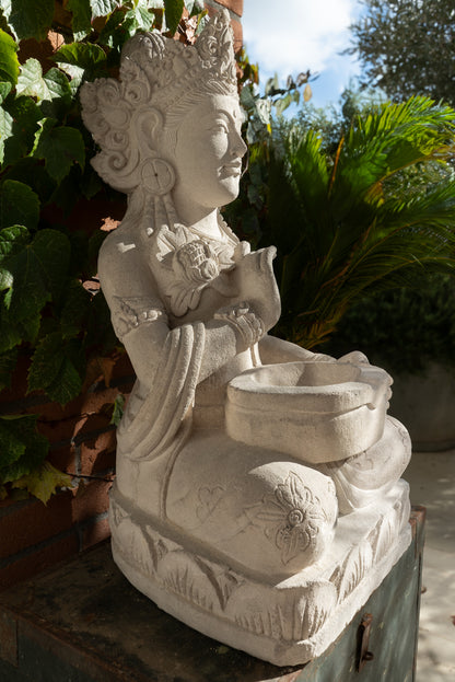 DEWI TARA in white sandstone H65cm Ref.B37