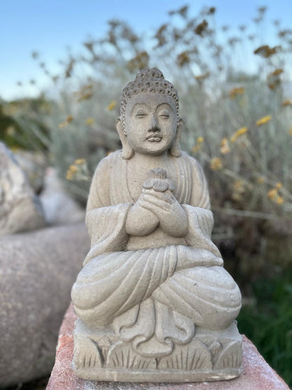 Statua Buddha in Pietra con fiore di loto H 35 cm Rif. C013