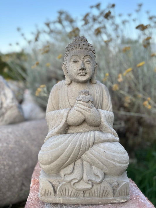 Statua Buddha in Pietra con fiore di loto H 35 cm Rif. C013