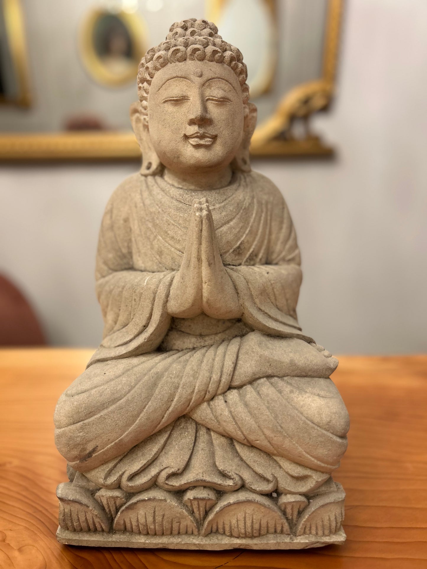 statua buddha in pietra