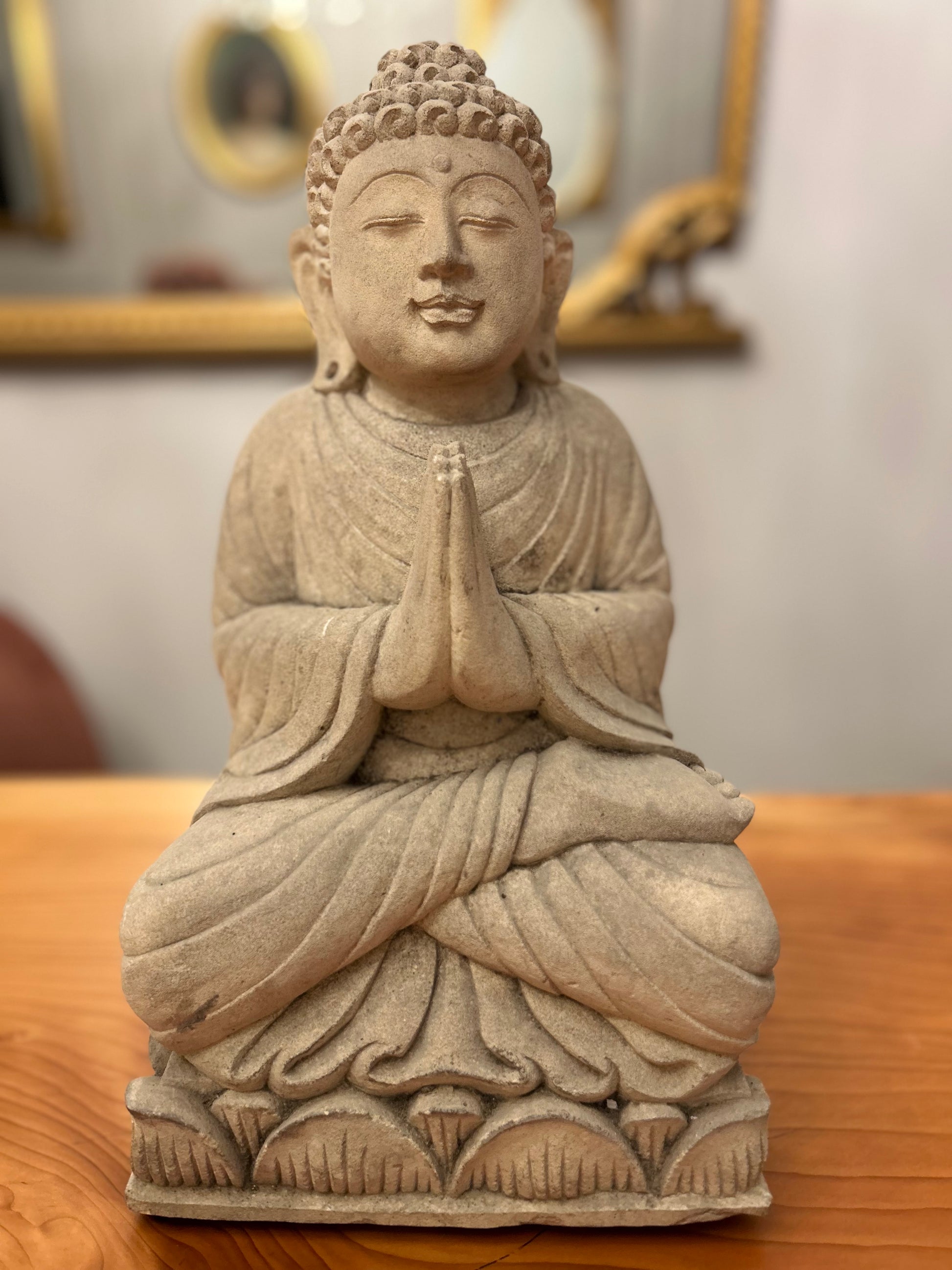 statua buddha in pietra