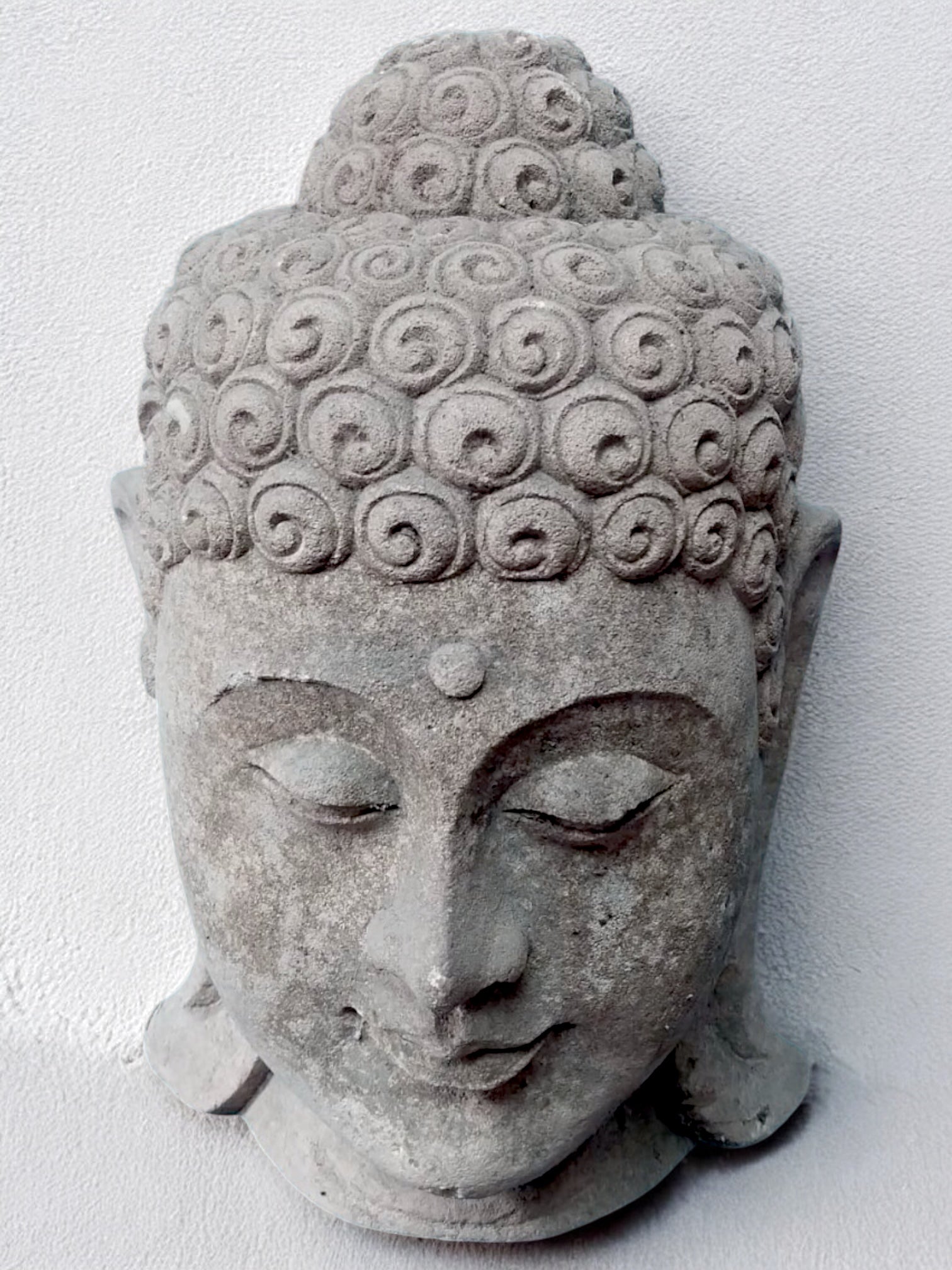 buddha in pietra
