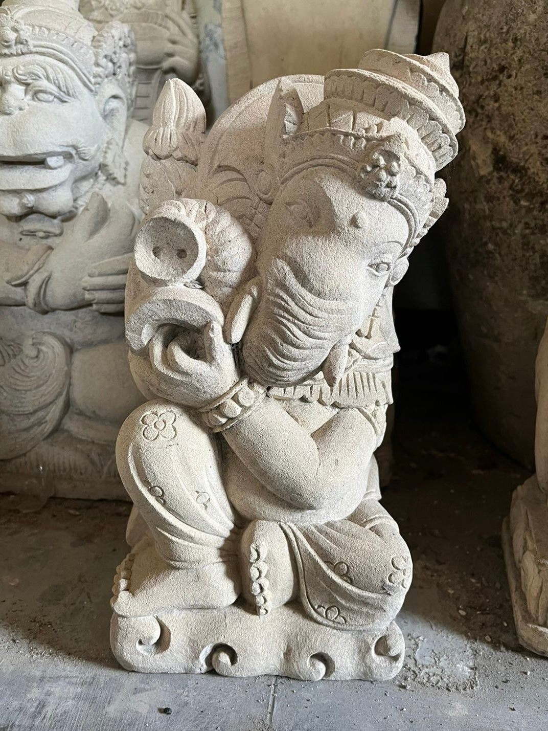 statua induista in pietra